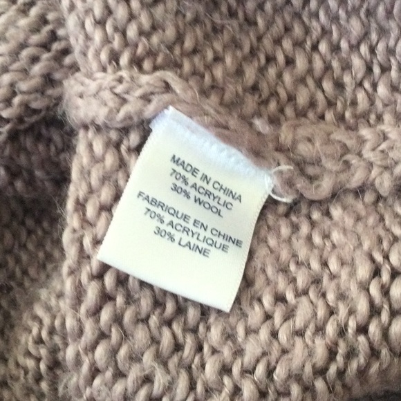 Short sleeve cowl neck sweater. - Picture 4 of 5